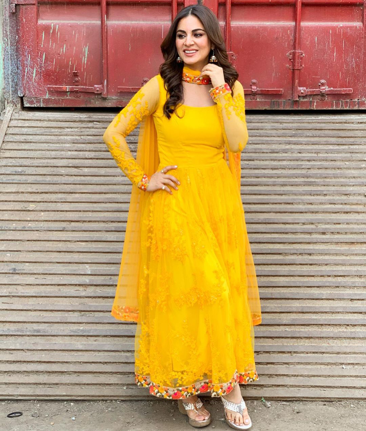Basant Panchami 2021 Fashion: Wear Traditional Outfits in Yellow Colour ...