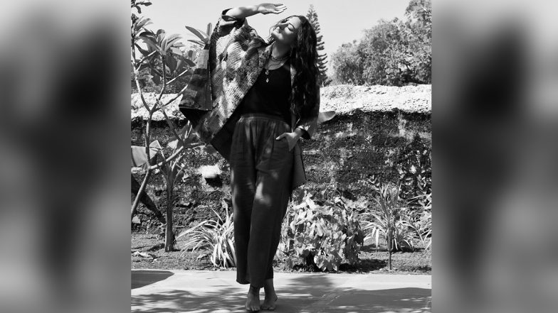 Sonakshi Sinha’s Recent Monochrome Picture on Instagram Showcases Her Raw Beauty (See Pic)