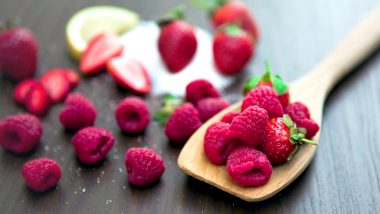 National Strawberry Day 2021 (US): From Strawberry Chicken Salad to Strawberry Banana Bread, 7 Yummilicious Recipes of This Delicious Fruit