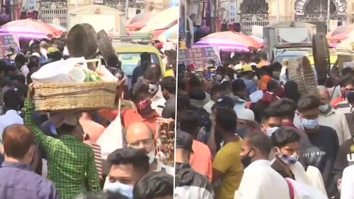 COVID-19 Surge in Maharashtra: People Seen Flouting Social Distancing Norms at Mumbai’s Crawford Market; Cops Distribute Free Masks, Impose Fine of Rs 200 (See Pics)