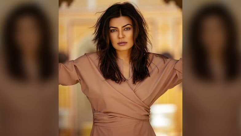 aarya sushmita sen dresses