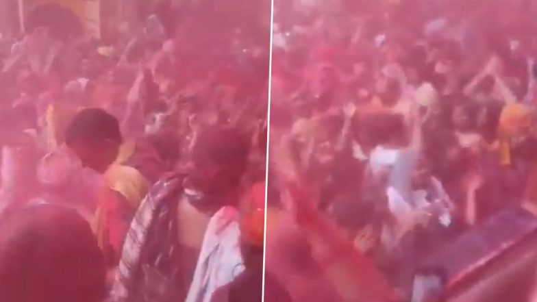 Holi 2021: Devotees Celebrate The Festival At Mathura's Dwarkadhish Temple (Watch Video)