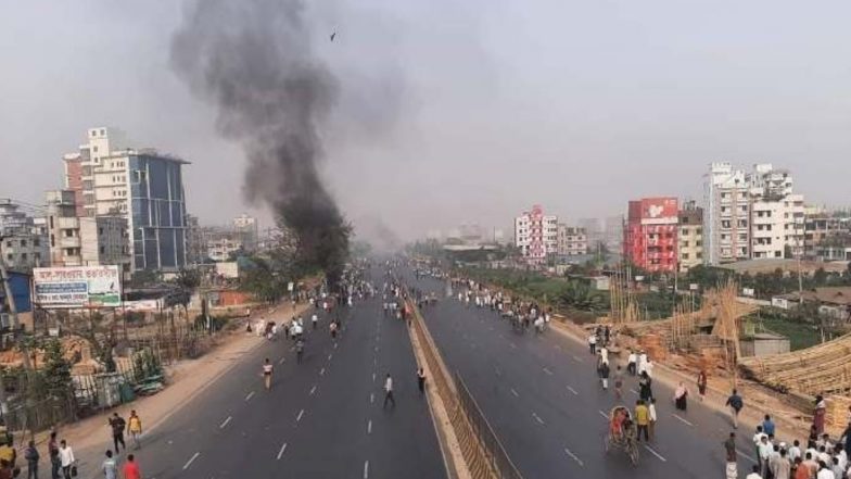 Bangladesh: Hefazat Militants Set Fire to Central Library in Brahmanbaria