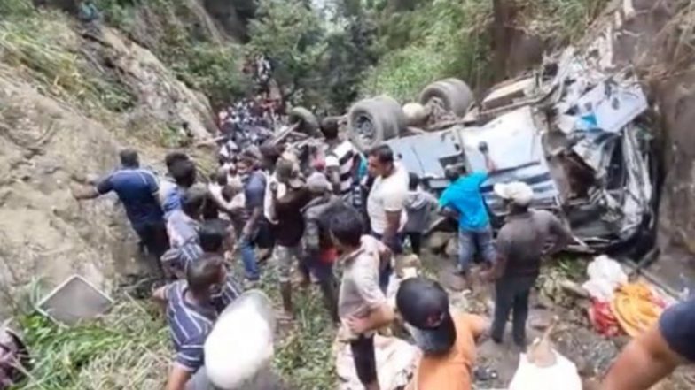 Sri Lanka Bus Accident: 14 Killed, 31 Hurt as Bus Falls Down into Precipice in Badulla District (Watch Video)