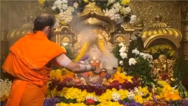 Angarak Ganesh Sankashti Chaturthi 2021 Dhoop Aarti Video: Watch Devotional Clip From Shri Siddhivinayak Temple in Mumbai