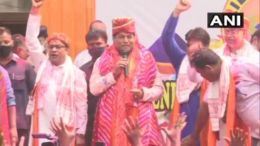 Holi 2021: Assam CM Sarbananda Sonowal Participates in Celebrations at Guwahati's Fancy Bazaar