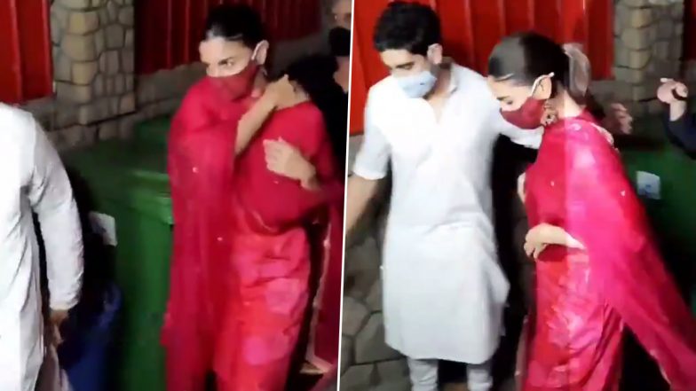 Alia Bhatt Spotted with Ayan Mukerji at Mumbai’s Mukteshwar Temple to Seek Blessings on Maha Shivratri (Watch Video)