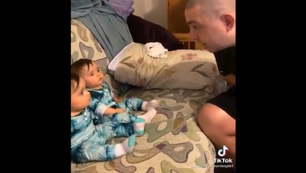 Video of Baby Trying to Protect Twin Sister After Failing to Recognise Dad Post Shave Goes Viral! Watch