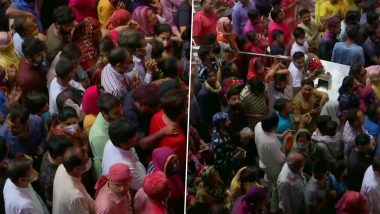 Banke Bihari Temple, Vrindavan Holi 2021 Celebration: Pics and Video of Mathura Ki Holi Goes Viral as Devotees Gather To Celebrate the Festival of Colours