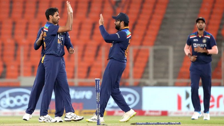 Bhuvneshwar Kumar Produces Match-Winning Spell in IND vs ENG 5th T20I Match; Suresh Raina, Irfan Pathan Others Praise the Pacer for His Performance