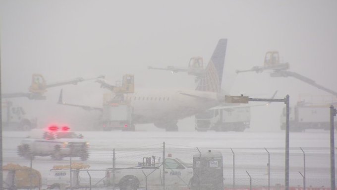 US More Than 2,000 Flights Cancelled in Denver as Heavy