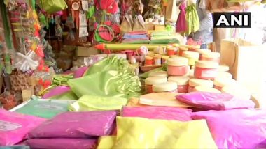 Holi 2021: Demand for Herbal Colours Surges Ahead of Holi in Uttar Pradesh’s Aligarh