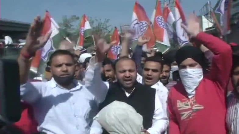 Congress Workers Raise Slogans Against Ghulam Nabi Azad, Burn His Effigy in Jammu