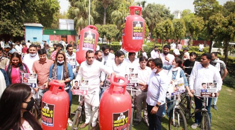 Fuel and LPG Price Hike: Youth Congress Workers Protest in Delhi