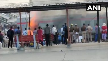 Delhi-Lucknow Shatabdi Express Coach Catches Fire at Ghaziabad Railway Station (Watch Video)