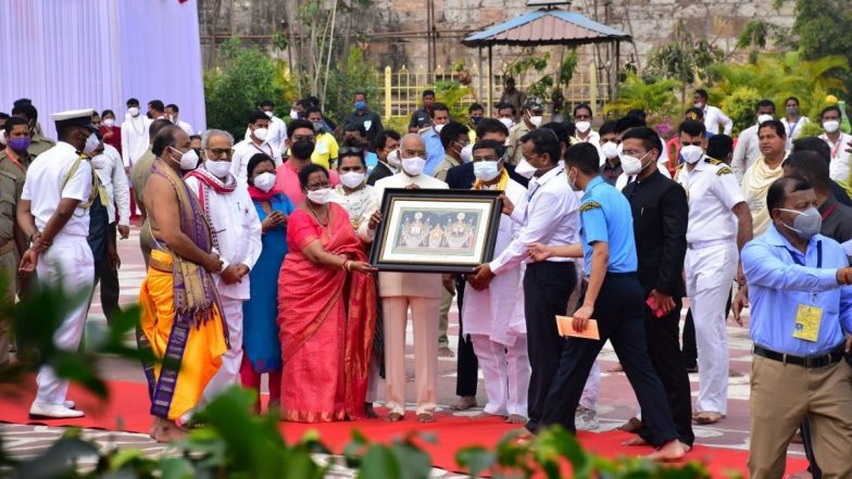 President Ram Nath Kovind, First Lady Savita Kovind Offer Prayers at Lord Jagannath Temple in Odisha’s Puri; Donate Rs 1 Lakh