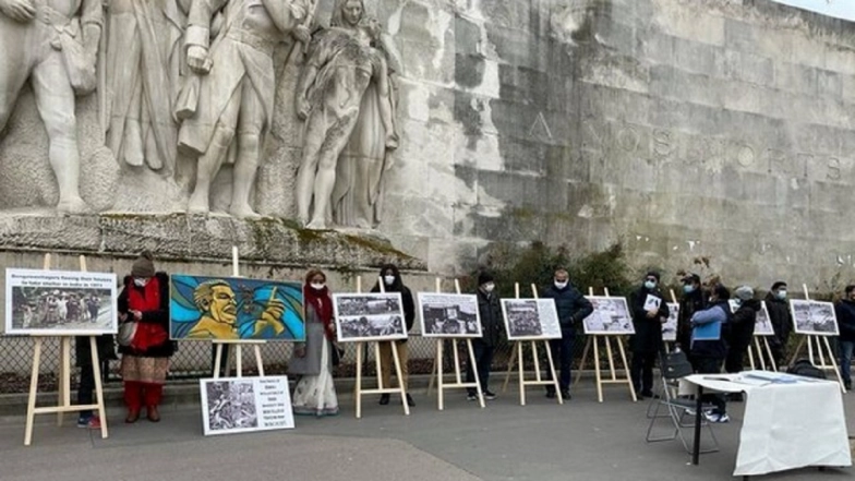 Bangladeshi Expats Organise Poster Exhibition at Eiffel Tower