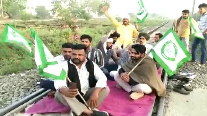 Bharat Bandh by Farmers: Protesters Block GT Road And Railway Track Near Shahpur in Ambala Against Farm Laws