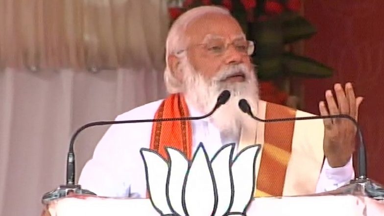 PM Narendra Modi Asks His Medical Team to Help Dehydrated Woman at Cooch Behar Rally, Watch Video