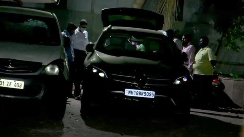 Antilia Bomb Scare Case: NIA Seizes Mercedes Benz, Recovers Number Plate of Scorpio Car, Rs 5 Lakh Cash And Note Counting Machine