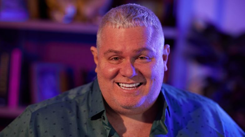Traveling The World and Running a Global Company with Ronnie Flynn