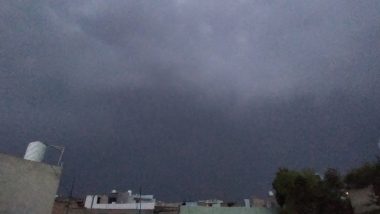 #DelhiRains Trend On Twitter With Images and Videos As the National Capital Wakes to Dark Skies & Thunderstorm