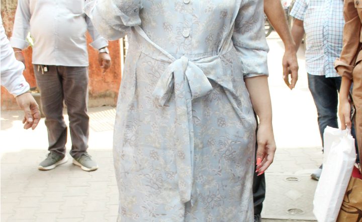 Kareena Kapoor Khan Looks Glam As She Returns to Work a Month After Giving Birth to Second Child, View Pics