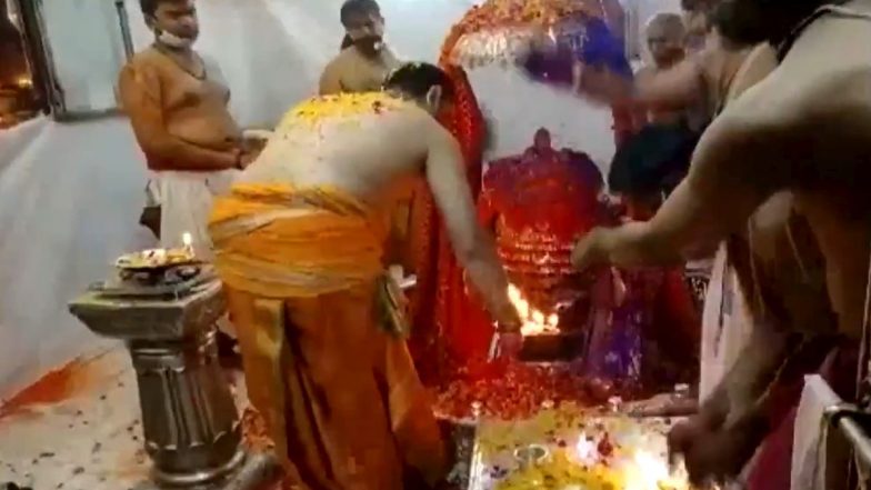 Mahakaleshwar Temple Holi 2021 Celebrations Pics and Video: Prayers & Colours Offered at The Famous Temple in Ujjain, Madhya Pradesh