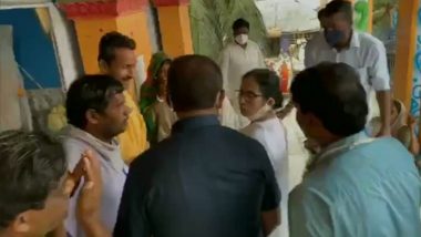 West Bengal Assembly Elections 2021: Mamata Banerjee Visits Chandi Mandir in Nandigram (Watch Pictures)