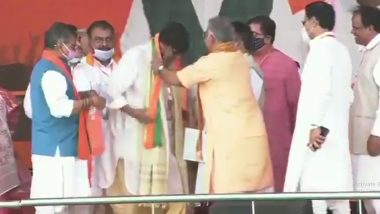 Mithun Charaborty Joins BJP at PM Narendra Modi's Rally at Brigade Ground in Kolkata Ahead of West Bengal assembly Elections 2021 (Watch Video)