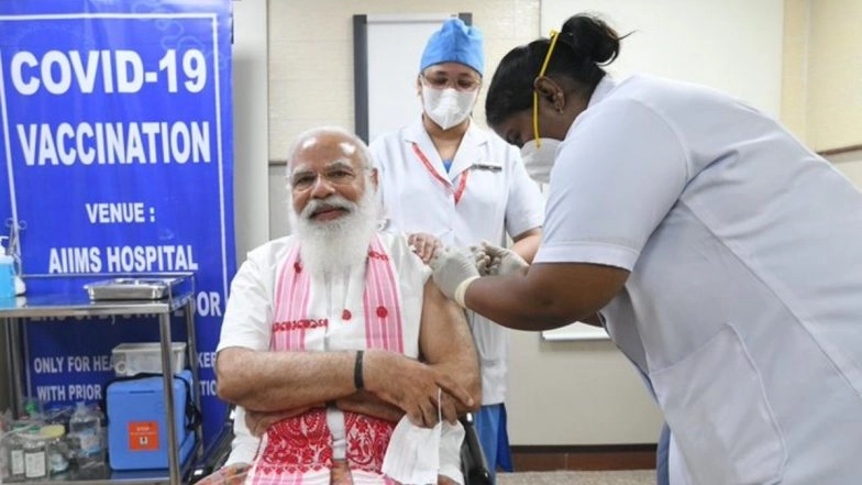 PM Narendra Modi Takes First Dose of COVID-19 Vaccine at AIIMS in Delhi, Sister P Niveda From Puducherry Administers Covaxin to the Prime Minister (Watch Video)
