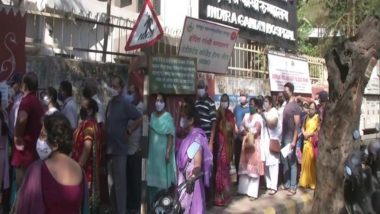 Social Distancing Norms Go for a Toss at COVID-19 Vaccination Centre in Nagpur