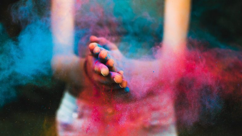 Holi 2022: After 2 Years of Sales Downturn, Gulal Traders See Silver Lining in Polls, Drop in COVID-19 Cases