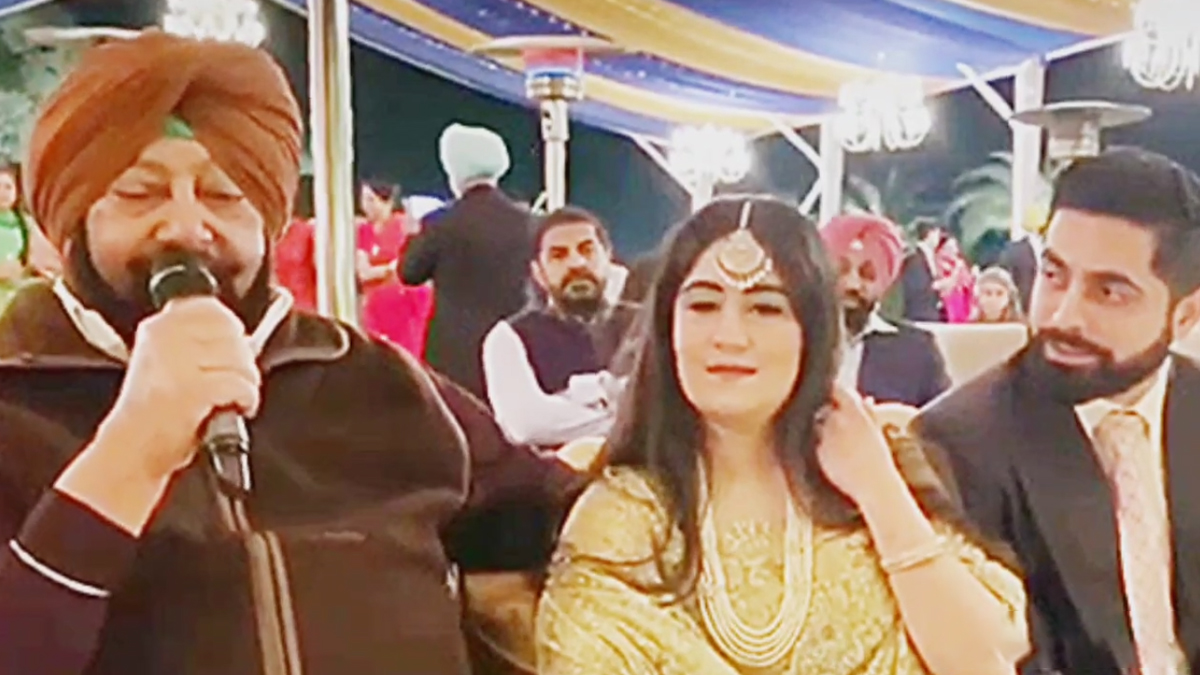 Capt Amarinder Singh Turned Singer On Granddaughter Seher’s Wedding, Watch Video of Punjab CM Singing Traditional Folk Song