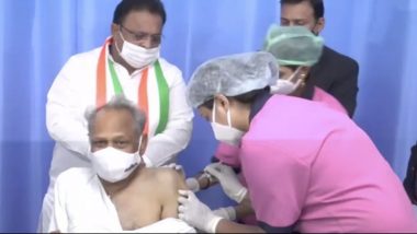 Rajasthan CM Ashok Gehlot, Health Minister Raghu Sharma Receive First Dose of Anti-Coronavirus Vaccine (Watch Video)