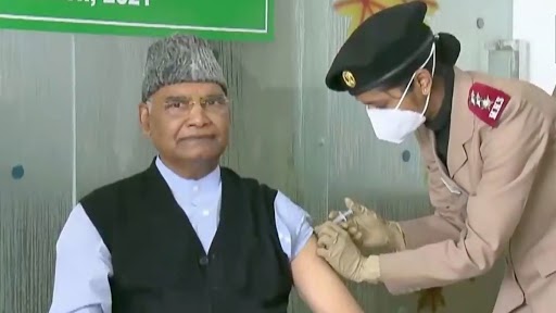 President Ram Nath Kovind Receives First Dose of COVID-19 Vaccine at RR Hospital in Delhi (See Pic)