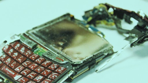 Uttar Pradesh: 12-Year-Old Boy Dies After Phone Battery Explodes on His Face in Matwar Village
