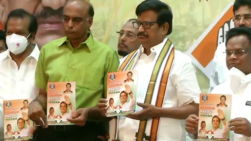 Tamil Nadu Assembly Elections 2021: Congress Releases Manifesto for Upcoming Polls at Its Office in Chennai (See Pics)