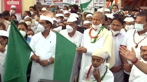 Dandi March 91st Anniversary: Ashok Gehlot Flags Off ‘Padyatra’ To Mark Dandi Yatra in Rajasthan’s Jaipur (See Pics)