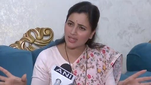 Navneet Rana, Maharashtra MP, Accuses Shiv Sena Leader Arvind Sawant of Threatening Her That She Will Be Put in Jail if She Speaks Over Sachin Waze Case