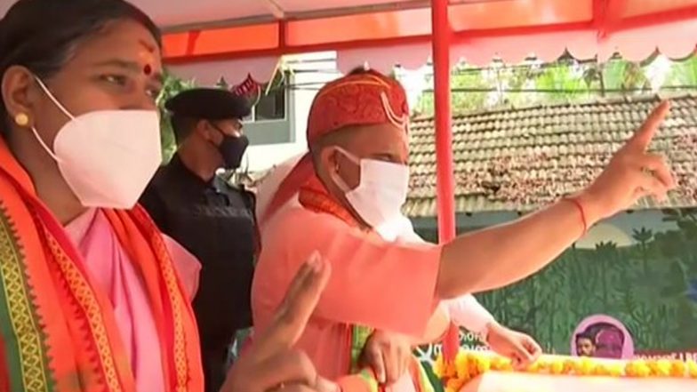 Kerala Assembly Elections 2021: Yogi Adityanath Holds Roadshow in Kazhakkoottam (See Pictures)