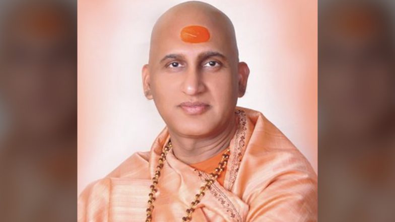 Kumbh 2021: Swami Avdheshanand Giri Requests People to Not Come in Large Numbers for Snan, Follow Rules Amid Spike in COVID-19 Cases