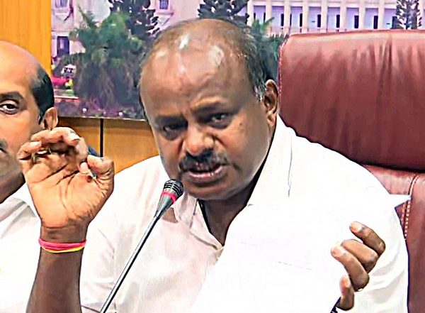 India News | Kumaraswamy Slams Karnataka Govt for Not Making Proper Arrangements for Last Rites of COVID Victims