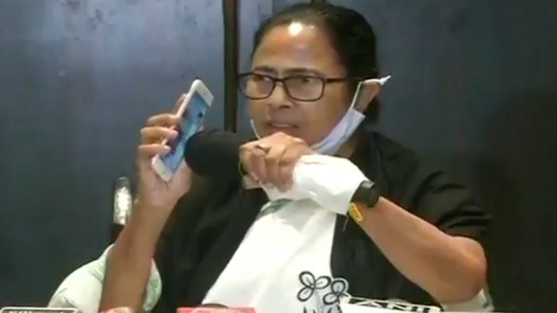 Cooch Behar Firing: Mamata Banerjee Speaks to Families of Deceased Over Video Call in Siliguri (Watch Video)