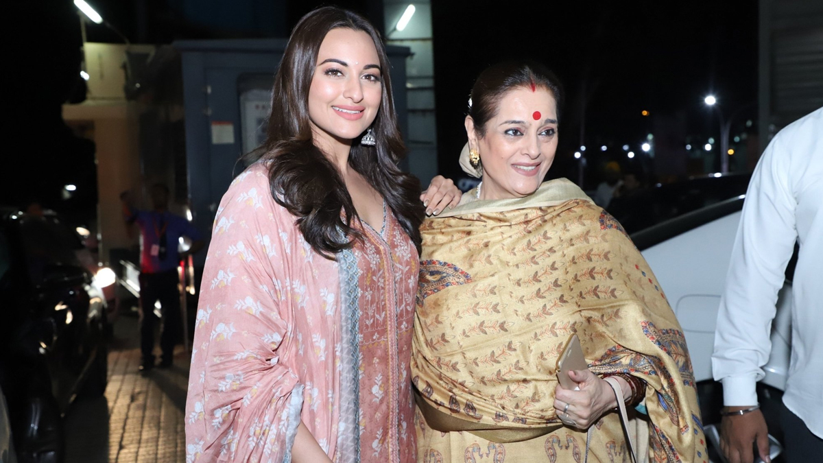 Sonakshi Sinha With Mother Poonam Sinha Archives Fresh Headline