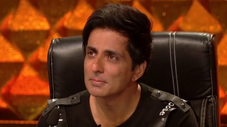 Sonu Sood Gets Emotional on the Sets of Dance Deewane 3 As He Meets the Mother of a Girl He Helped (Watch Video)