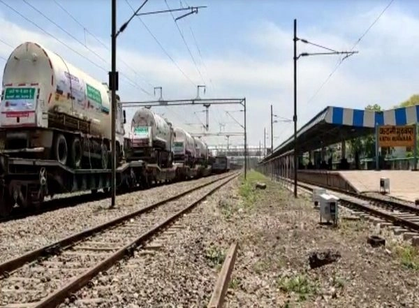 India News | Cumulative Liquid Medical Oxygen Carried by Railways Reached 664 MT, 126 MT More on Its Way