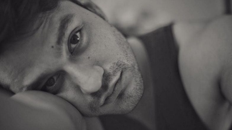 Kunal Kemmu Looks Into the Lens Intensely As He Shares a Throwback Selfie!