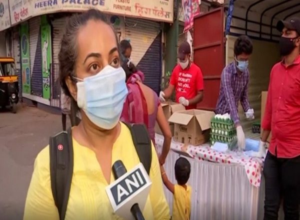 India News | British National Distributes Food to Medics, Policemen, Sex Workers in Pune