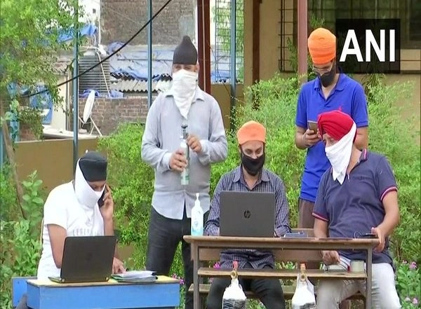 Free Oxygen Cylinders in Mumbai: Sikh Youth Organisations Launch Call Centre To Help With Oxygen Crisis in the City